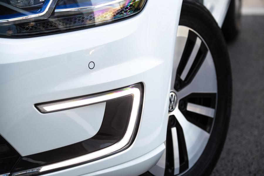 Детали экстерьера Volkswagen e-Golf 2017 года  (UK) (фото 27 из 28)